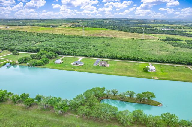 227 Ski Plex Dr, Seguin, TX 78155
