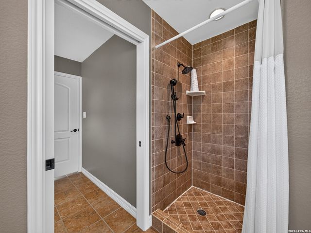227 Ski Plex Dr, Seguin, TX 78155