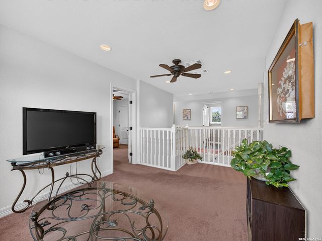 227 Ski Plex Dr, Seguin, TX 78155