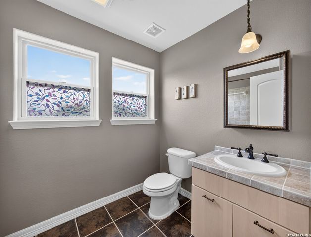 227 Ski Plex Dr, Seguin, TX 78155