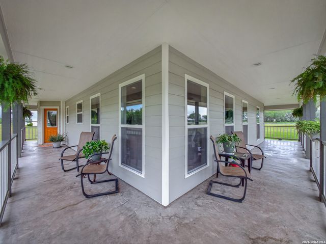 227 Ski Plex Dr, Seguin, TX 78155