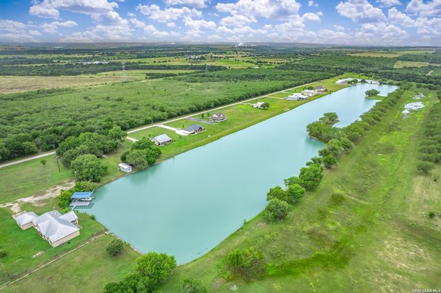 227 Ski Plex Dr, Seguin, TX 78155