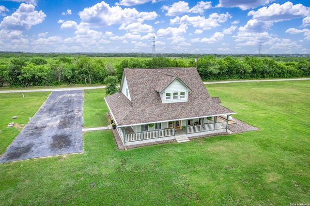 227 Ski Plex Dr, Seguin, TX 78155