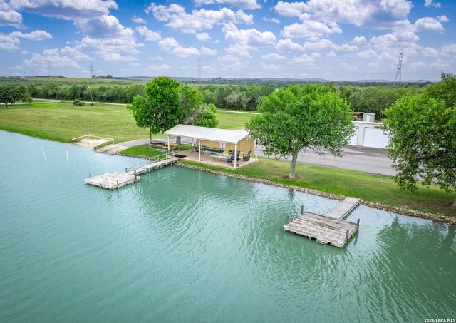 227 Ski Plex Dr, Seguin, TX 78155