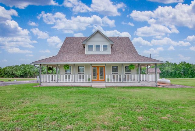 227 Ski Plex Dr, Seguin, TX 78155