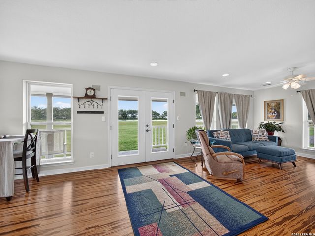 227 Ski Plex Dr, Seguin, TX 78155