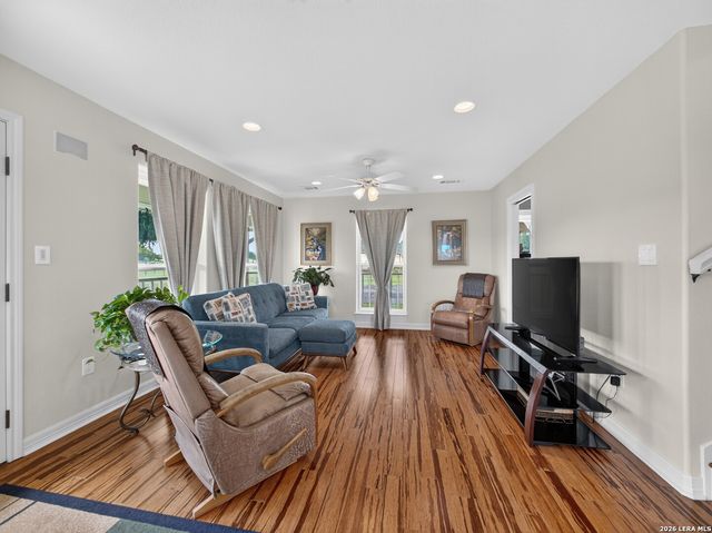 227 Ski Plex Dr, Seguin, TX 78155