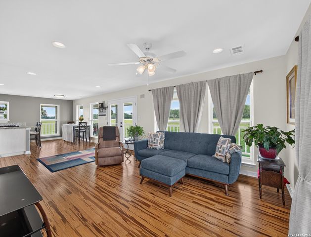227 Ski Plex Dr, Seguin, TX 78155