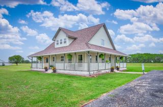 227 Ski Plex Dr, Seguin, TX 78155