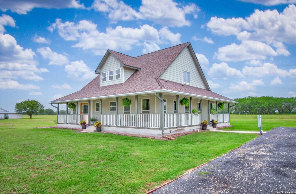 227 Ski Plex Dr, Seguin, TX 78155