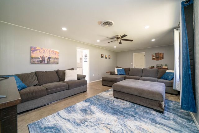 2318 Page Rd, Longview, TX 75601