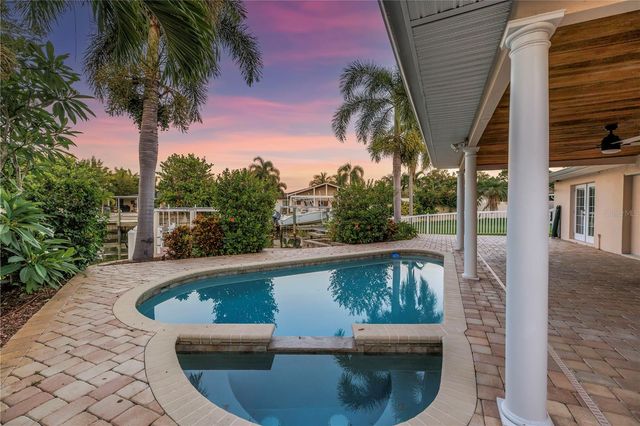 1820 TANGLEWOOD DRIVE NE, St Petersburg, FL 33702