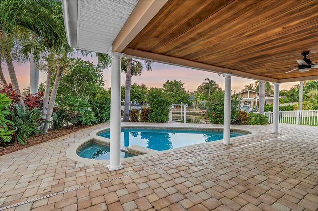 1820 TANGLEWOOD DRIVE NE, St Petersburg, FL 33702