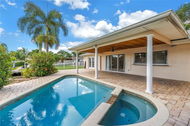 1820 TANGLEWOOD DRIVE NE, St Petersburg, FL 33702