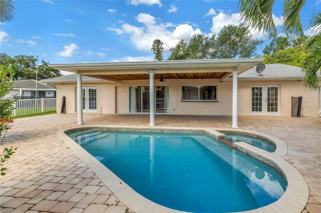 1820 TANGLEWOOD DRIVE NE, St Petersburg, FL 33702