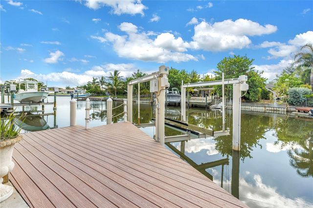 1820 TANGLEWOOD DRIVE NE, St Petersburg, FL 33702