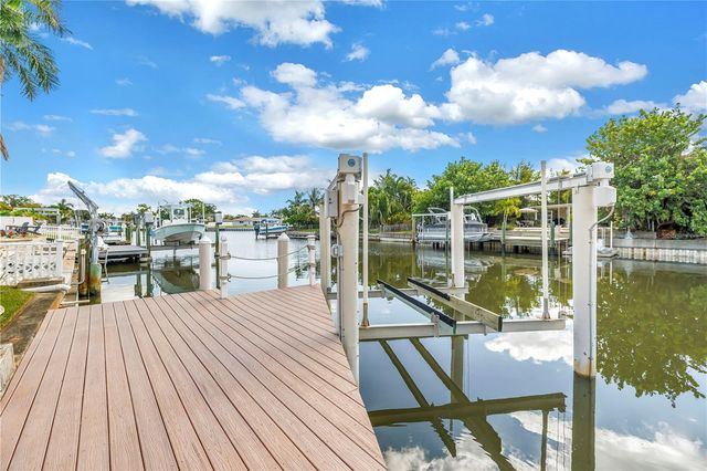 1820 TANGLEWOOD DRIVE NE, St Petersburg, FL 33702