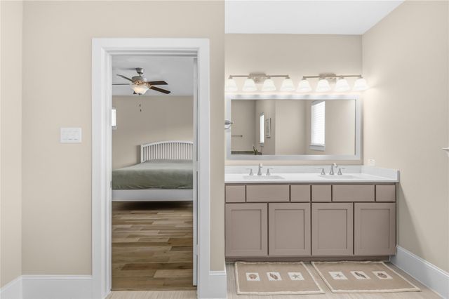 1415 Devonshire Manor Lane, Houston, TX 77055