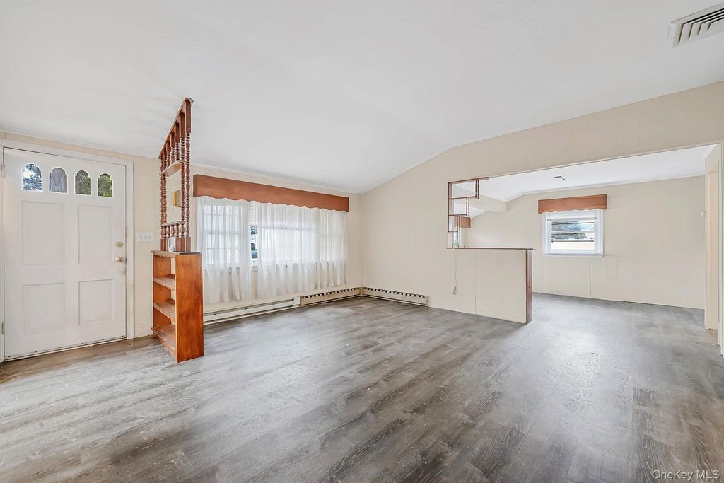 35 Gwendolyn Place, East Islip, NY 11730 — photo 2