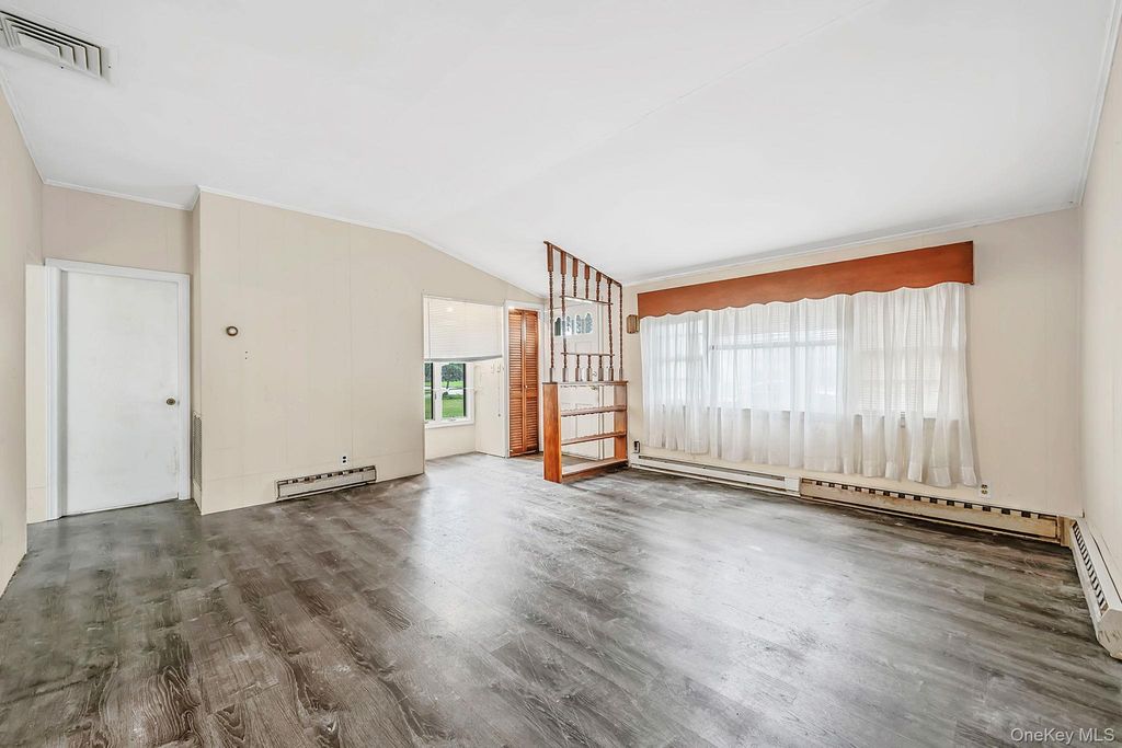 35 Gwendolyn Place, East Islip, NY 11730 — photo 4