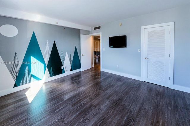 401 69th St 212, Miami Beach, FL 33141