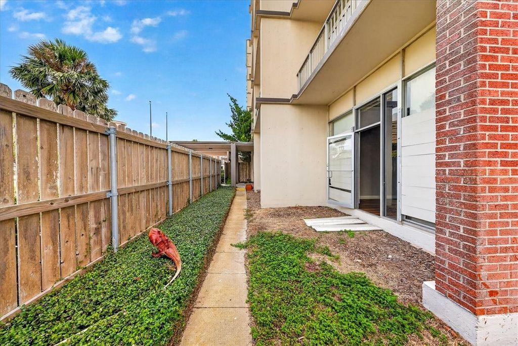 4600 Ocean Dr 104, Corpus Christi, TX 78412 — photo 2