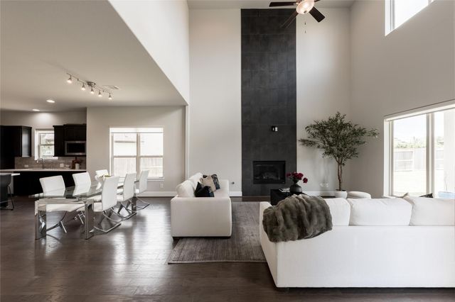 10611 N Sunrise Shores Lane, Cypress, TX 77433