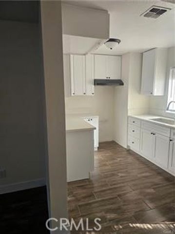 45419 10th W B, Lancaster, CA 93534