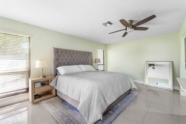 6387 Eastpointe Pines Street, Palm Beach Gardens, FL 33418