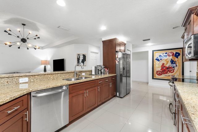 6387 Eastpointe Pines Street, Palm Beach Gardens, FL 33418
