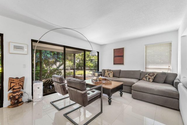 6387 Eastpointe Pines Street, Palm Beach Gardens, FL 33418