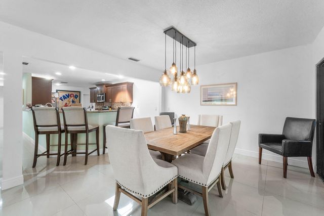 6387 Eastpointe Pines Street, Palm Beach Gardens, FL 33418
