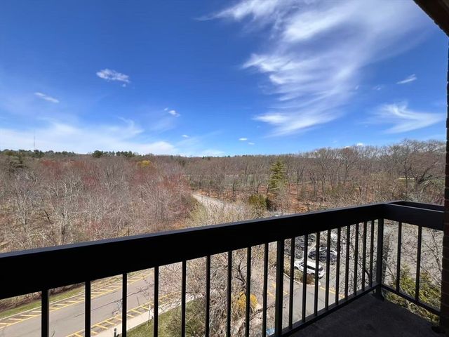 210 Nahanton St 522, Newton, MA 02459