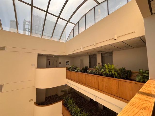 210 Nahanton St 522, Newton, MA 02459