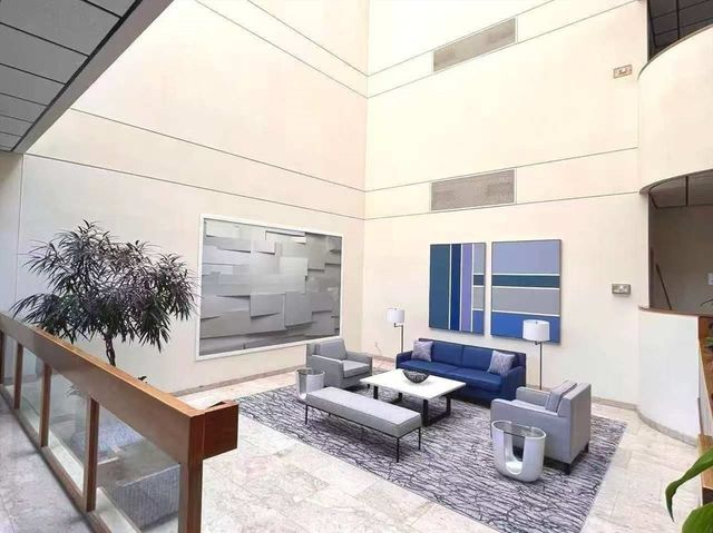 210 Nahanton St 522, Newton, MA 02459