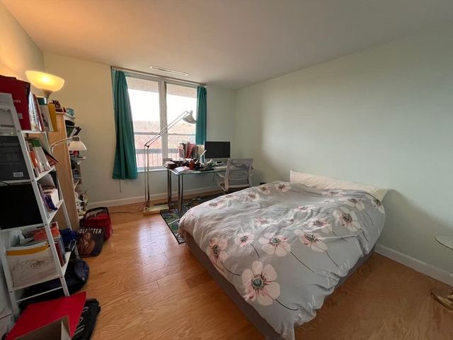 210 Nahanton St 522, Newton, MA 02459