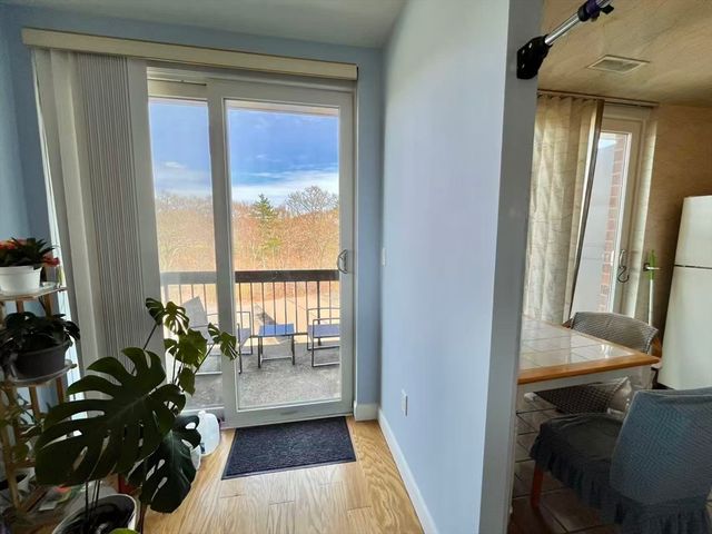 210 Nahanton St 522, Newton, MA 02459