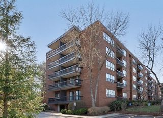 210 Nahanton St 522, Newton, MA 02459