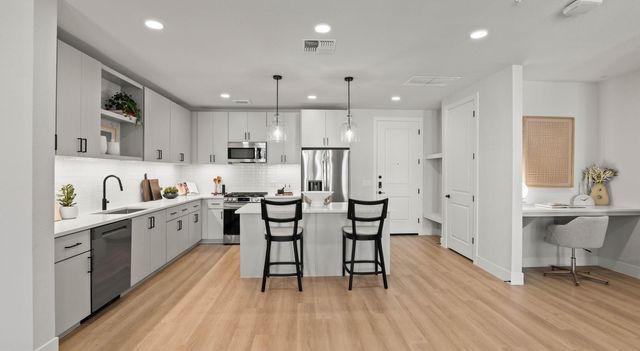 500 E Rivulon Boulevard C1, Gilbert, AZ 85295