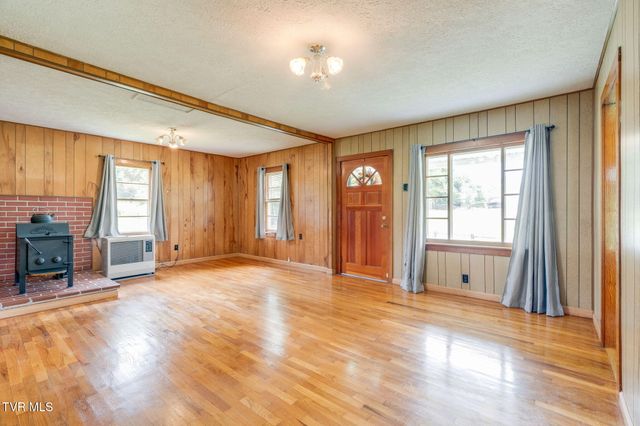 323 Booher Lane, Bristol, TN 37620