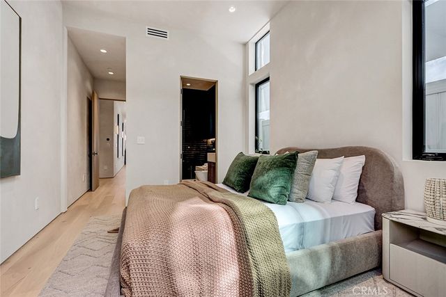 1404 Manhattan, Manhattan Beach, CA 90266