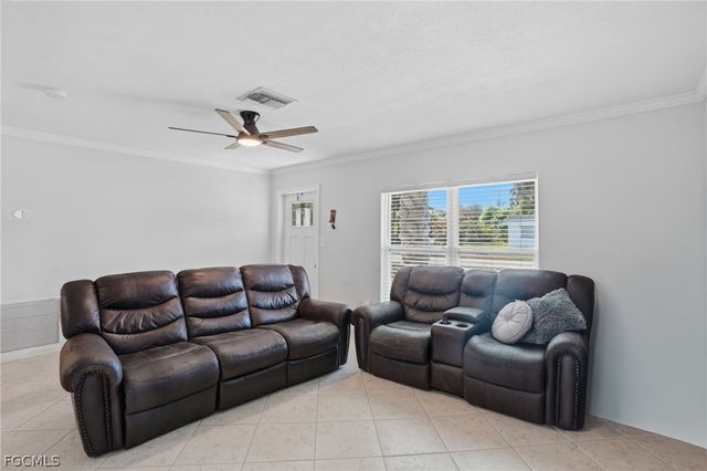 1870 Queen CT, North Fort Myers, FL 33917