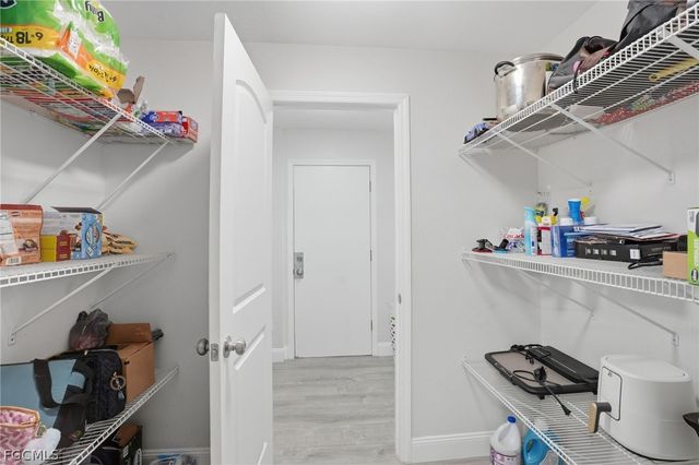 1870 Queen CT, North Fort Myers, FL 33917