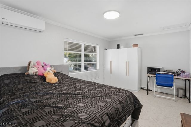 1870 Queen CT, North Fort Myers, FL 33917