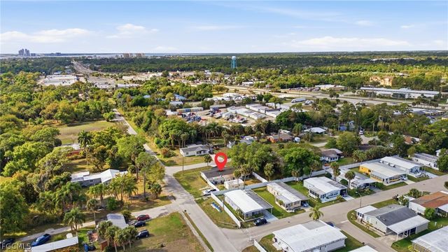 1870 Queen CT, North Fort Myers, FL 33917