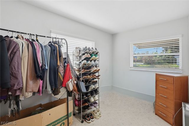 1870 Queen CT, North Fort Myers, FL 33917