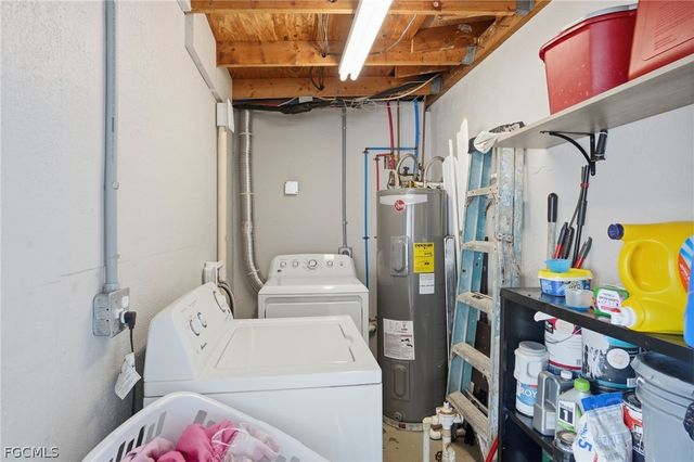 1870 Queen CT, North Fort Myers, FL 33917