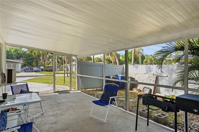 1870 Queen CT, North Fort Myers, FL 33917