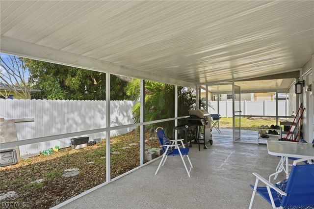 1870 Queen CT, North Fort Myers, FL 33917