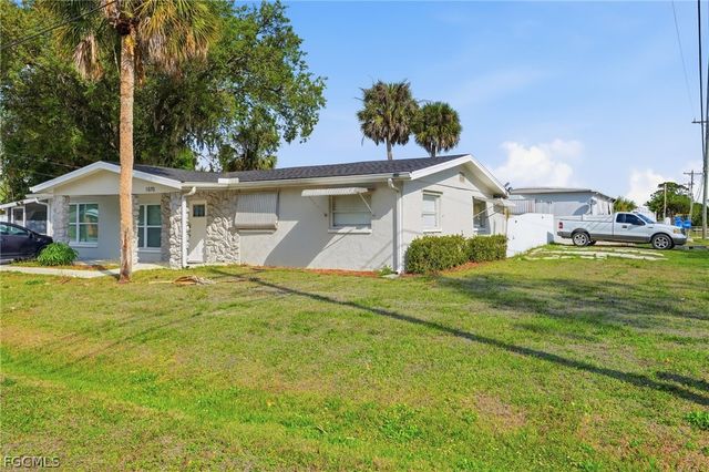 1870 Queen CT, North Fort Myers, FL 33917